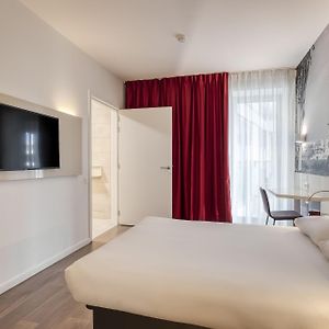 Kamer met Rolstoeltoegankelijkheid met een King Size Bed